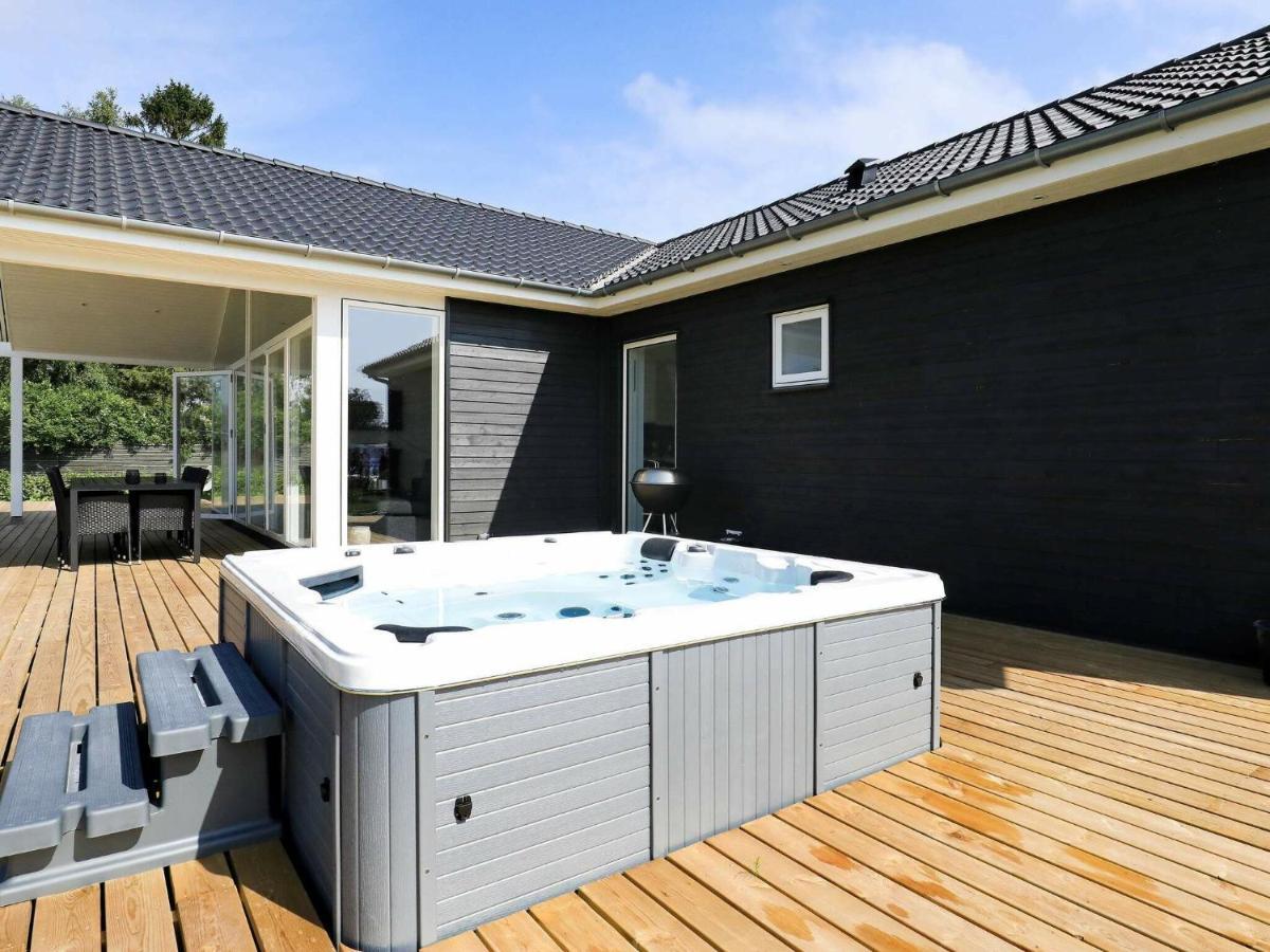 14 Person Holiday Home In V Ggerl Se Bøtø By Екстериор снимка